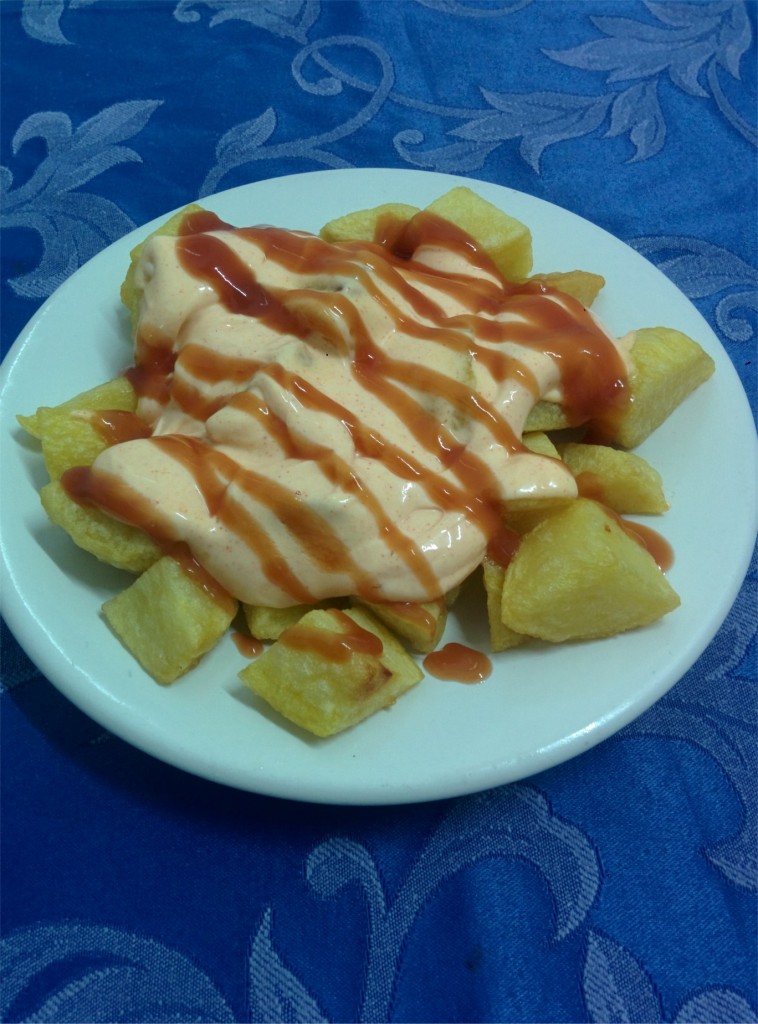 Patatas bravas para celiacos en el Restaurante Sociedad Plateros Maria Auxiliadora