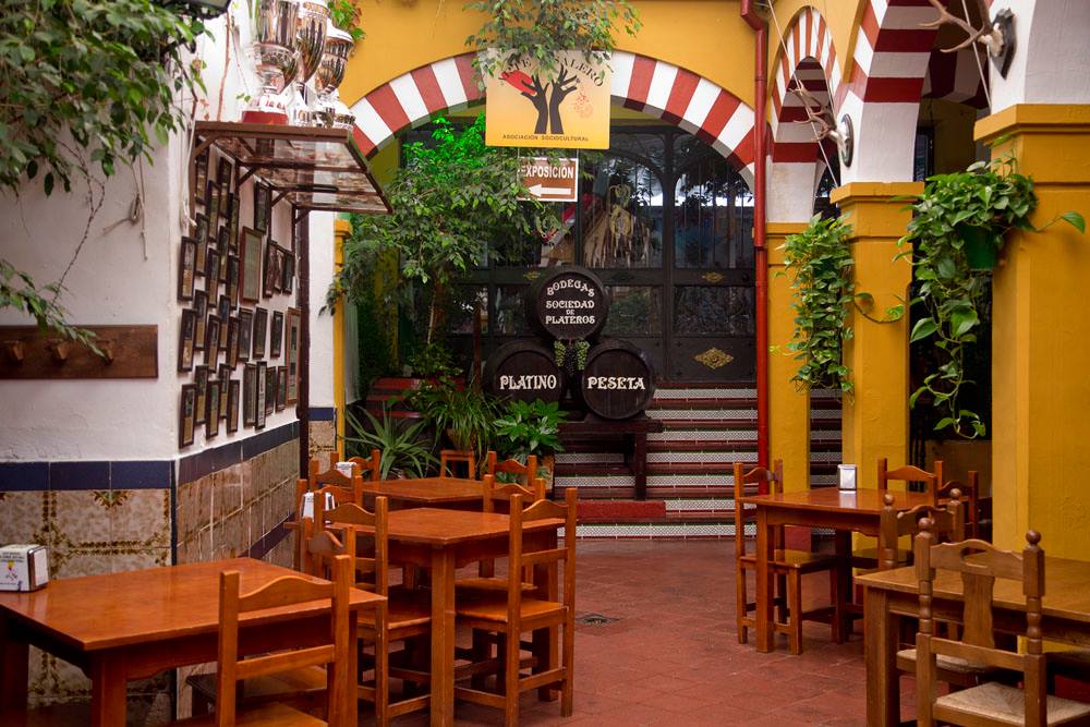 Vista general barriles. Restaurantes en Córdoba. Sociedad Plateros María Auxiliadora