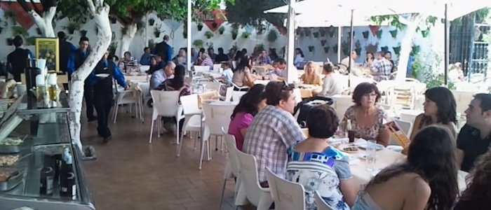 Patio cordobés del Restaurante en Córdoba Sociedad Plateros Maria Auxiliadora