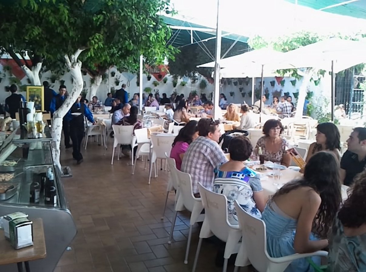 Patio cordobés del Restaurante en Córdoba Sociedad Plateros Maria Auxiliadora