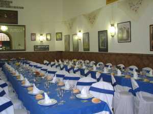 Detalle mesas para evento en el salón José Aguilar de Dios del Restaurante de Córdoba Sociedad Plateros Maria Auxiliadora
