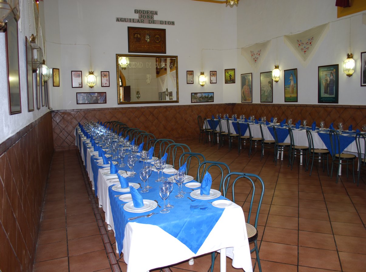 Mesas salón José Aguilar de Dios del Restaurante de Córdoba Sociedad Plateros Maria Auxiliadora