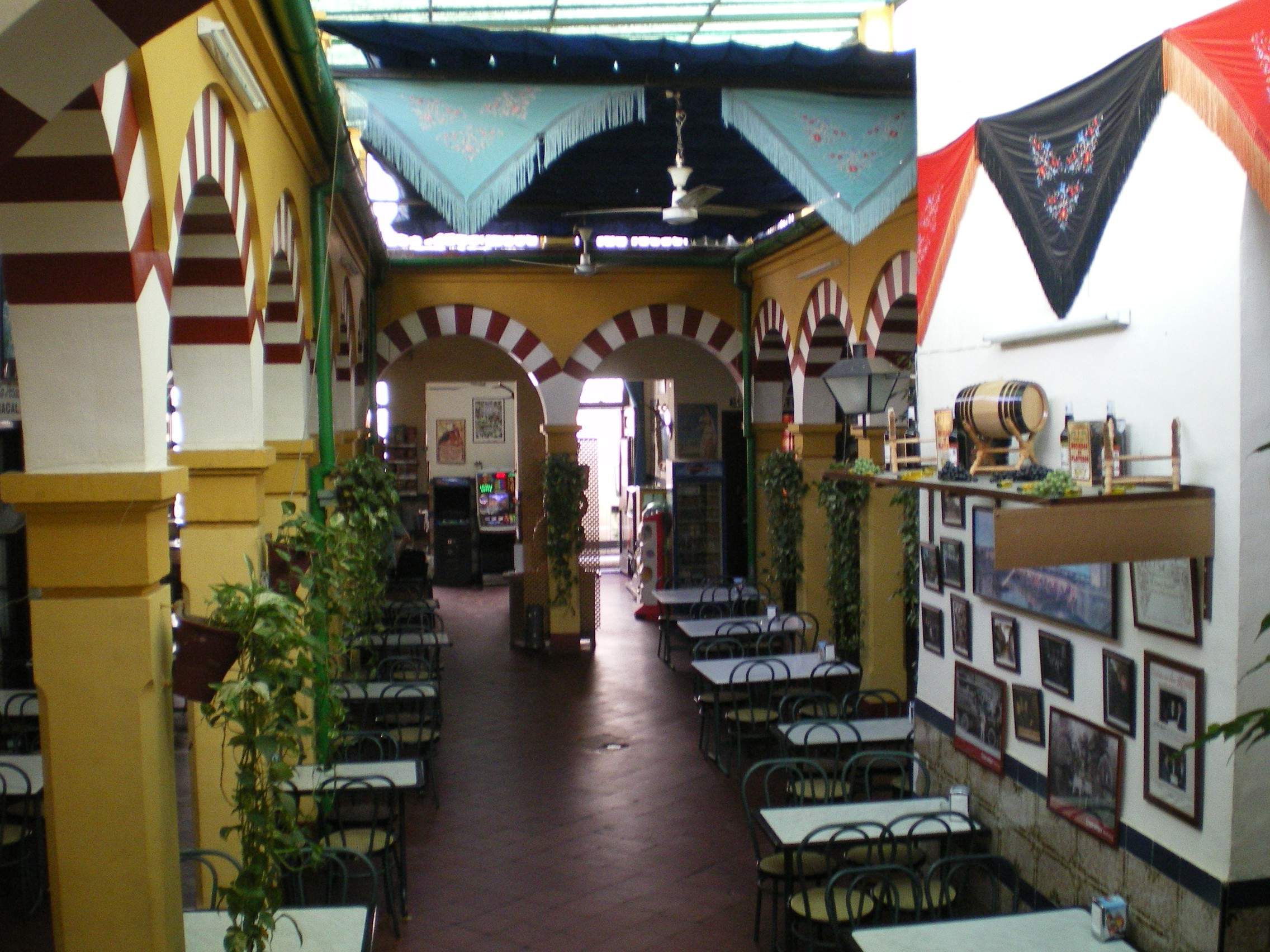 Vista patio central del Restaurante de Córdoba Sociedad Plateros Maria Auxiliadora