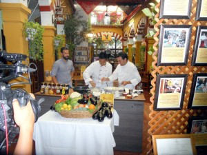 Manuel Bordallo y Keith Foo en Restaurante Sociedad Plateros Maria Auxiliadora
