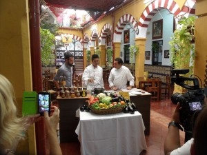 Manuel Bordallo y Keith Foo en Restaurante Sociedad Plateros Maria Auxiliadora