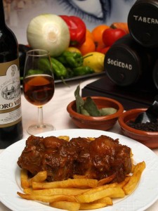 Rabo de Toro Cordobes al Oloroso Montilla plato sin Gluten para nuestros amigos celiacos comer en Cordoba un Restaurante tipico Sociedad Plateros Maria Auxiliadora