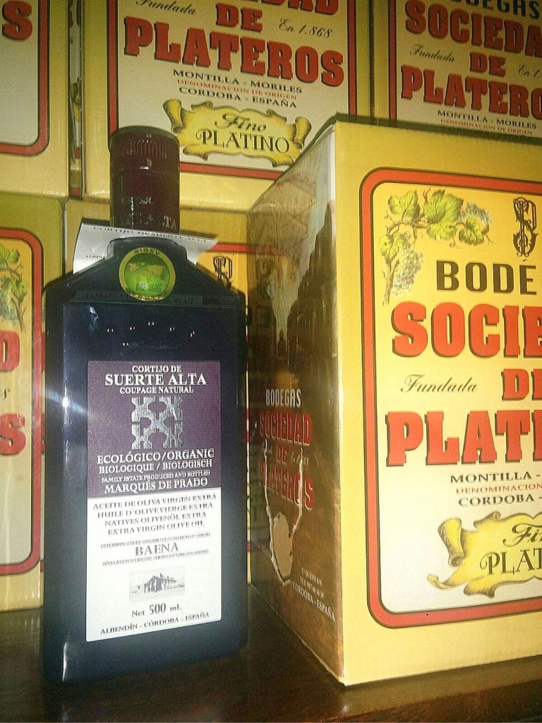 Aceite de Oliva Ecológico del Cortijo Suerte Alta en el Restaurante Sociedad Plateros Maria Auxiliadora