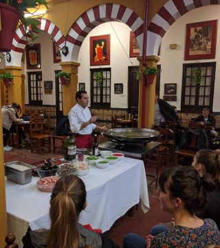 Curso de paella para estudiantes franceses en el Restaurante Sociedad Plateros Maria 17